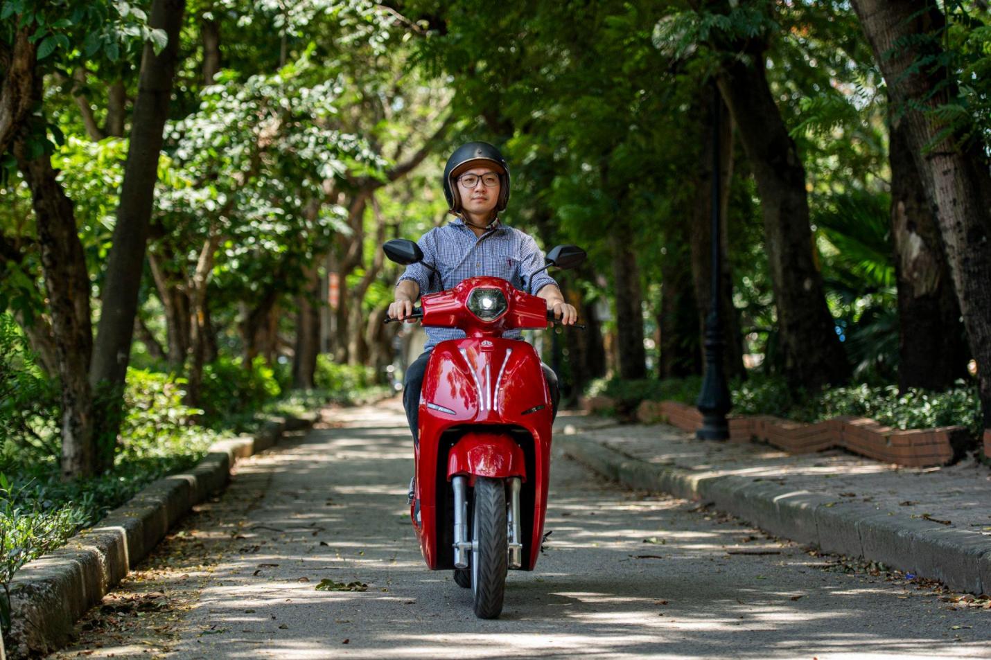 Trải nghiệm Dat Bike ERA: Động cơ dư dả để chở cả gia đ&igrave;nh, pin &ldquo;tr&acirc;u b&ograve;&rdquo;, cốp si&ecirc;u rộng cho chị em th&iacute;ch mua sắm - Ảnh 10.
