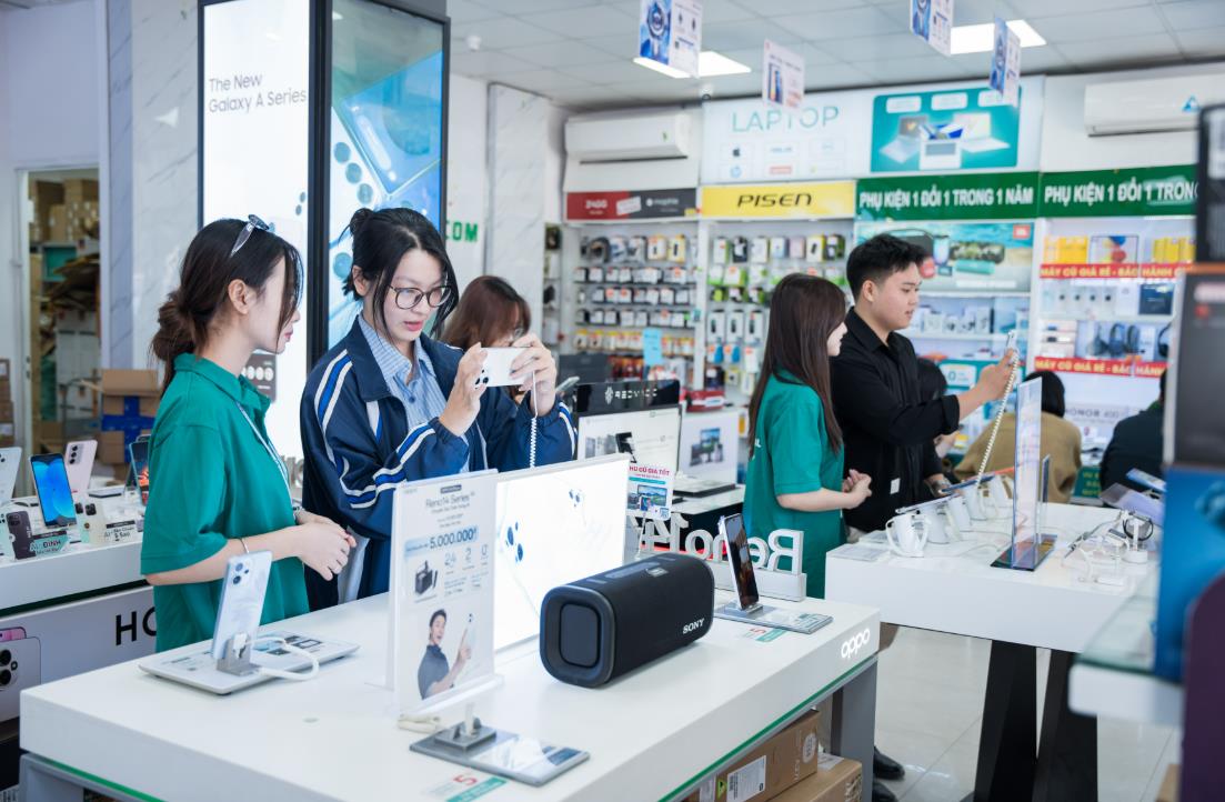 AI đang thay đổi c&aacute;ch người d&ugrave;ng trẻ chọn mua thiết bị c&ocirc;ng nghệ- Ảnh 1.