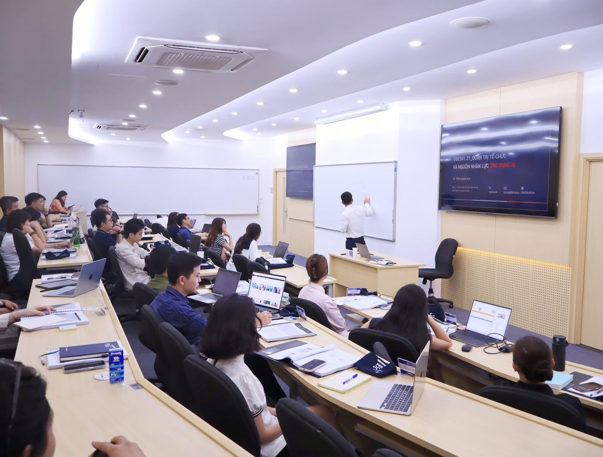 MBA trong kỷ nguy&ecirc;n AI: Học g&igrave; kh&aacute;c so với trước?- Ảnh 1.