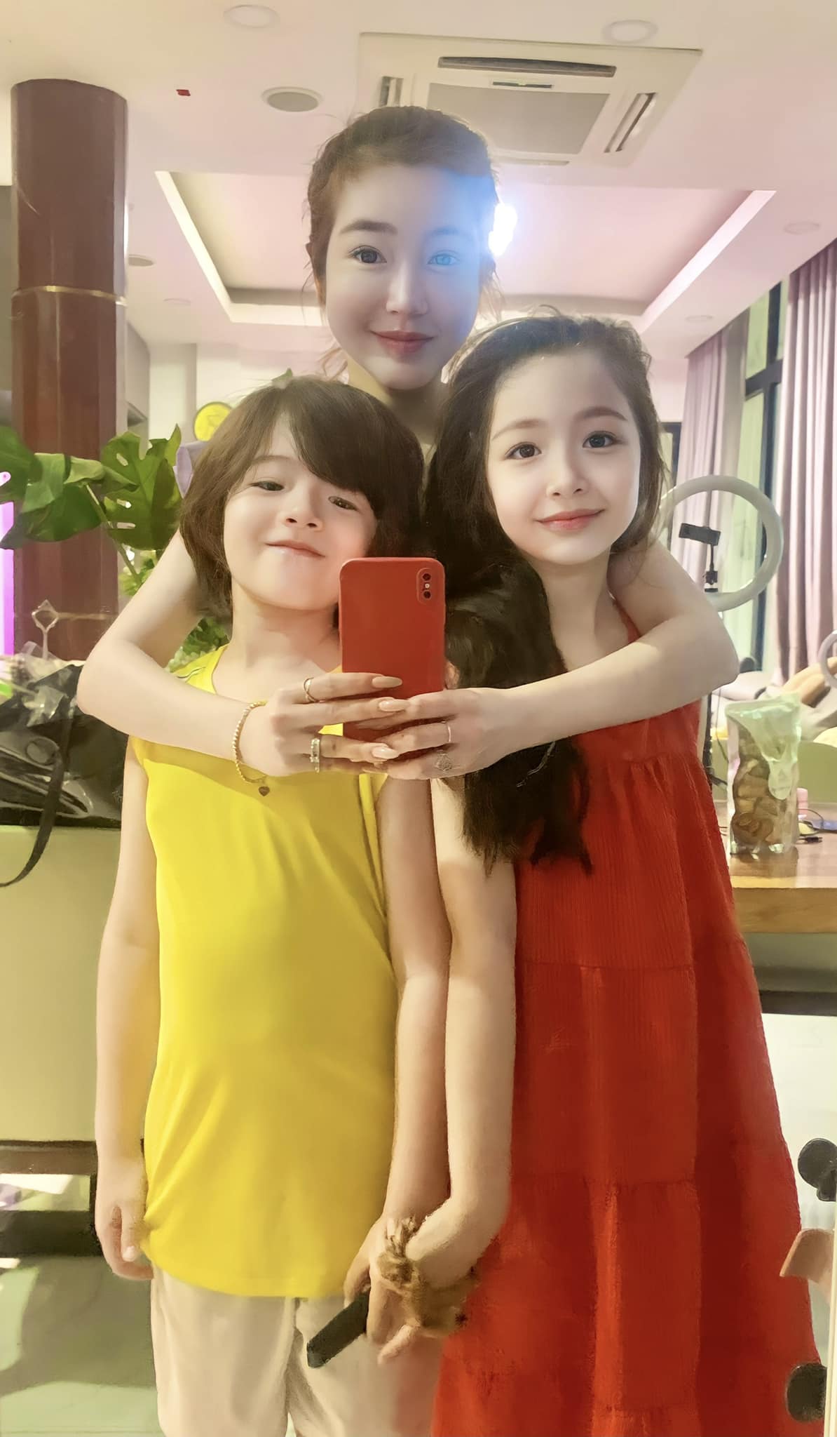 Thi&ecirc;n thần nh&iacute; năm ấy c&aacute;c mẹ c&agrave;i h&igrave;nh nền: Cadie Mộc Tr&agrave; - Con g&aacute;i Elly Trần đ&atilde; 12 tuổi, cao hơn 1m6, mặc chung size với mẹ- Ảnh 9.