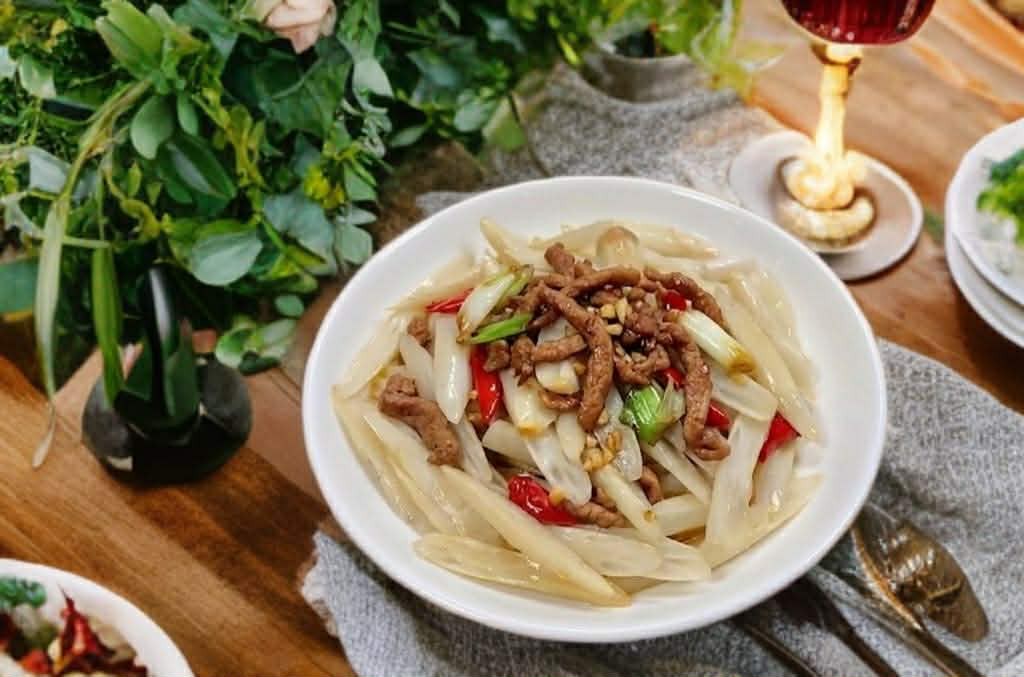 Tạm qu&ecirc;n dưa chuột v&agrave; mướp đi, đ&acirc;y mới l&agrave; loại rau bạn n&ecirc;n mua ngay để nấu 2 m&oacute;n ngon ăn gi&ograve;n tan, tươi m&aacute;t v&ocirc; c&ugrave;ng- Ảnh 8.