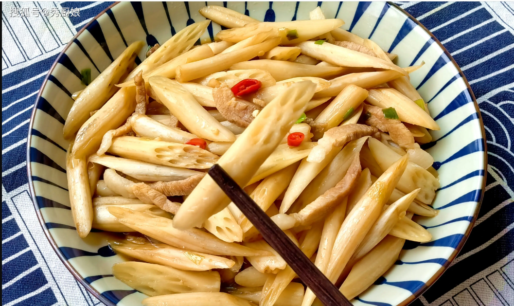 Tạm qu&ecirc;n dưa chuột v&agrave; mướp đi, đ&acirc;y mới l&agrave; loại rau bạn n&ecirc;n mua ngay để nấu 2 m&oacute;n ngon ăn gi&ograve;n tan, tươi m&aacute;t v&ocirc; c&ugrave;ng- Ảnh 9.
