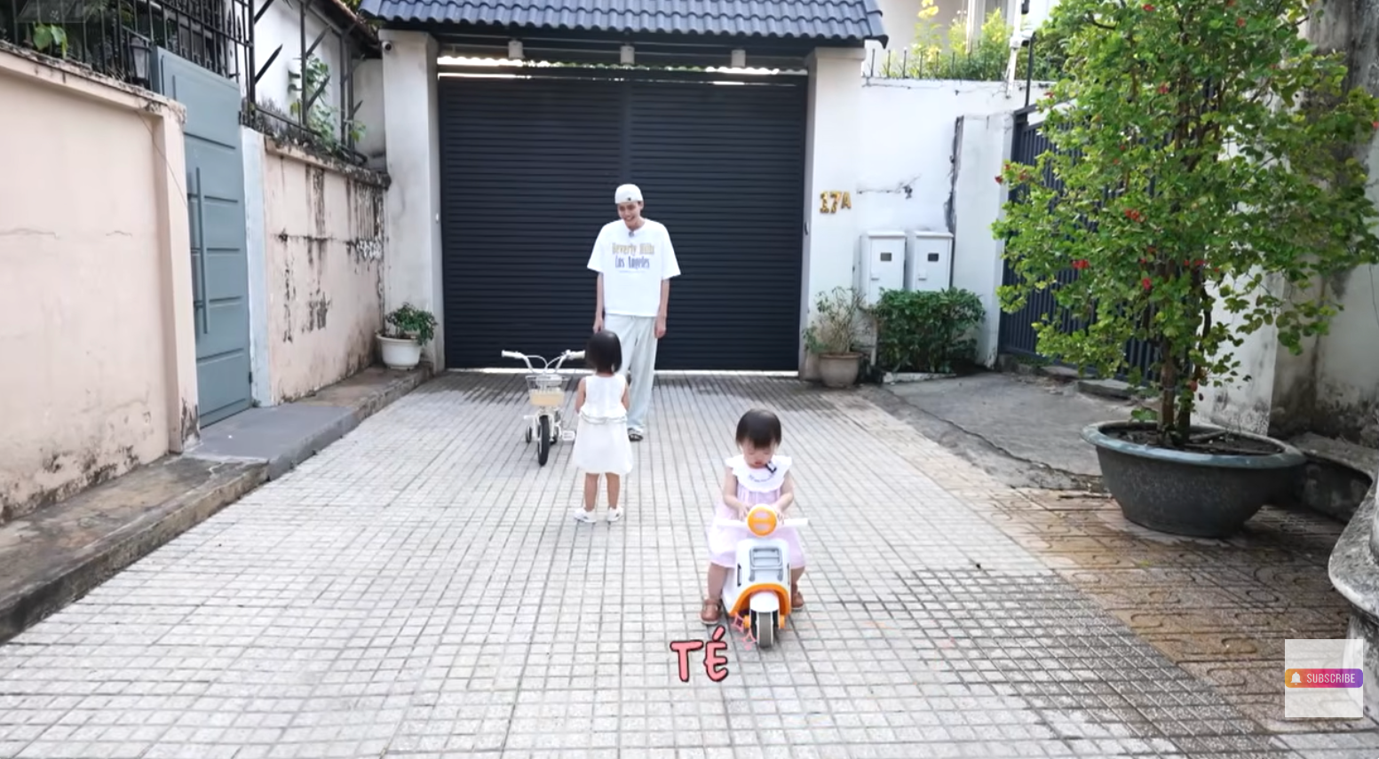 Hai b&aacute;nh b&egrave;o nh&agrave; "mom Dương" nghịch đủ tr&ograve;, nhưng cứ nh&igrave;n xe đạp th&igrave; r&eacute;n ngang: L&yacute; do c&oacute; li&ecirc;n quan đến ba Dương- Ảnh 5.