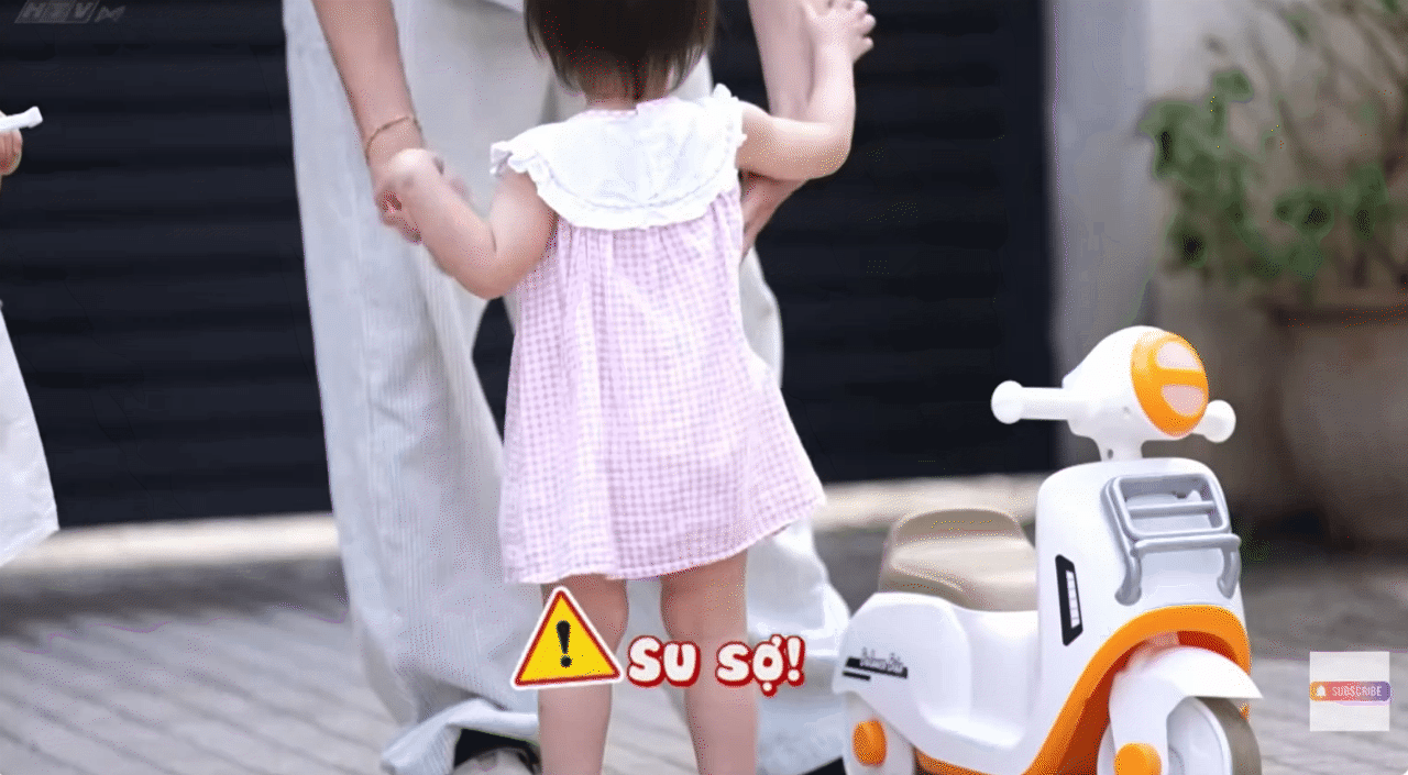 Hai b&aacute;nh b&egrave;o nh&agrave; "mom Dương" nghịch đủ tr&ograve;, nhưng cứ nh&igrave;n xe đạp th&igrave; r&eacute;n ngang: L&yacute; do c&oacute; li&ecirc;n quan đến ba Dương- Ảnh 6.