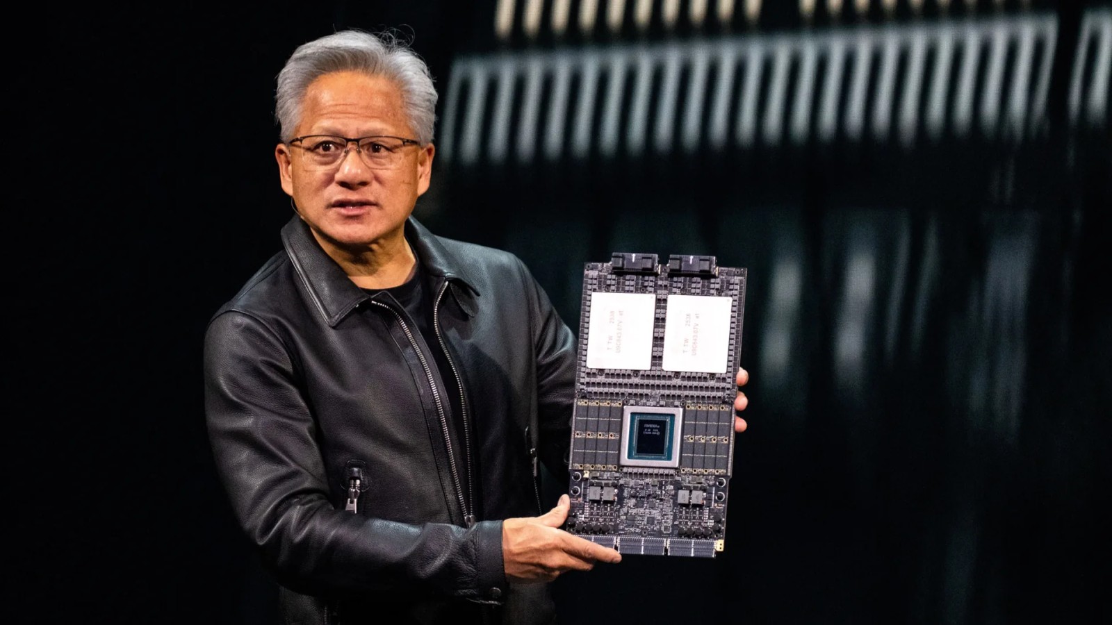 Jensen Huang n&oacute;i thẳng: Trung Quốc kh&ocirc;ng được mua chip Blackwell hay Rubin- Ảnh 2.