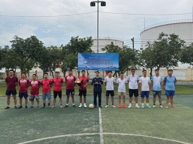 Hải đo&agrave;n 11/ Bộ Tư lệnh V&ugrave;ng Cảnh s&aacute;t biển s&ocirc;i nổi c&aacute;c hoạt động ch&agrave;o mừng Ng&agrave;y Giải ph&oacute;ng miền Nam 30/4 v&agrave; Quốc tế Lao động 01/5 - Ảnh 4.