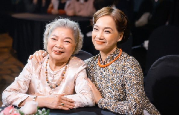 Nữ NSƯT 88 tuổi bảo con g&aacute;i l&agrave; NSND: "Con ơi, kh&oacute; sống qu&aacute;. Mẹ sợ qu&aacute;!"- Ảnh 1.