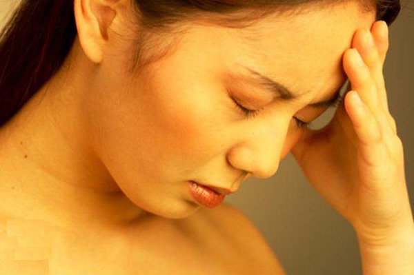 Nh&igrave;n mặt đo&aacute;n bệnh gan, b&aacute;c sĩ: Người bị bệnh gan c&oacute; 5 điểm bất thường tr&ecirc;n khu&ocirc;n mặt - Ảnh 1.
