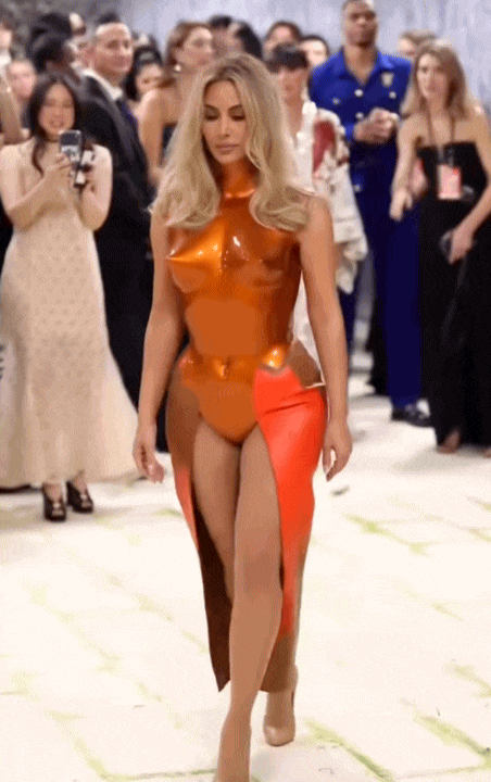 Kim Kardashian h&eacute; lộ hậu trường Met Gala 2026: Bộ đồ "l&agrave;nh" nhất lịch sử, vẫn kh&ocirc;ng thể ngồi, kh&ocirc;ng d&aacute;m đi vệ sinh- Ảnh 4.