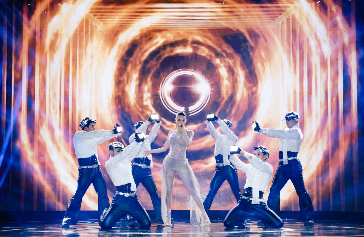 Concert giữa l&ograve;ng Hội An, ph&aacute;o hoa b&ecirc;n s&ocirc;ng Ho&agrave;i v&agrave; m&agrave;n debut ho&agrave;nh tr&aacute;ng của OPPO Find X9 Ultra v&agrave; Find X9s tại Việt Nam- Ảnh 6.
