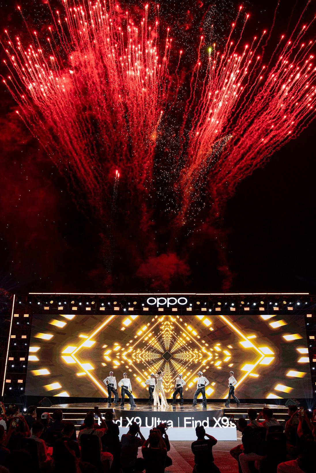 Concert giữa l&ograve;ng Hội An, ph&aacute;o hoa b&ecirc;n s&ocirc;ng Ho&agrave;i v&agrave; m&agrave;n debut ho&agrave;nh tr&aacute;ng của OPPO Find X9 Ultra v&agrave; Find X9s tại Việt Nam- Ảnh 7.