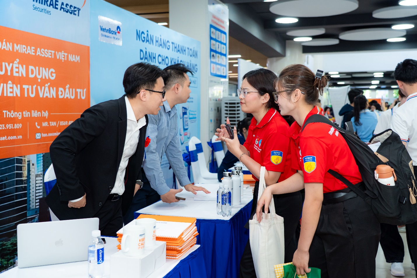 179 doanh nghiệp đồng h&agrave;nh, HUTECH Job Fair 2026 th&agrave;nh điểm hẹn tuyển dụng quy m&ocirc; lớn- Ảnh 2.