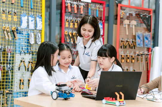 Bảng điểm kh&ocirc;ng phải l&agrave; duy nhất: Gi&aacute;o dục cần hướng đến hạnh ph&uacute;c- Ảnh 1.