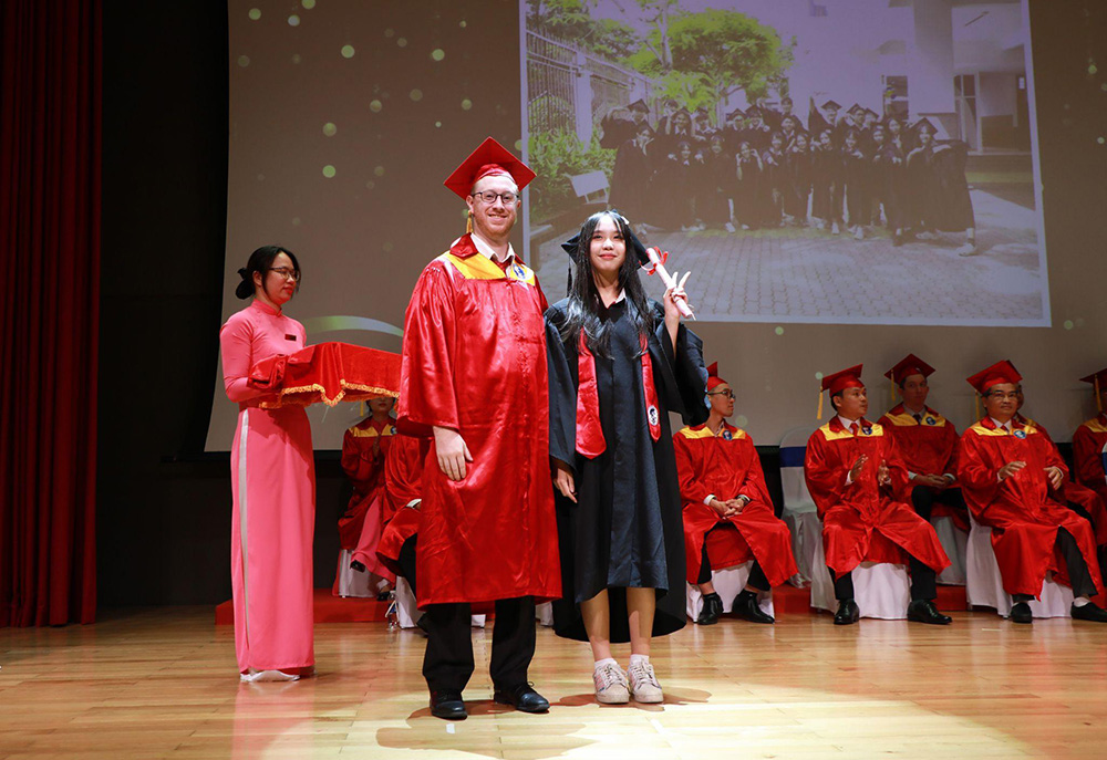 Chương tr&igrave;nh AP: &ldquo;Bệ ph&oacute;ng&rdquo; đưa nữ sinh Asian School vươn ra thế giới - Ảnh 1.