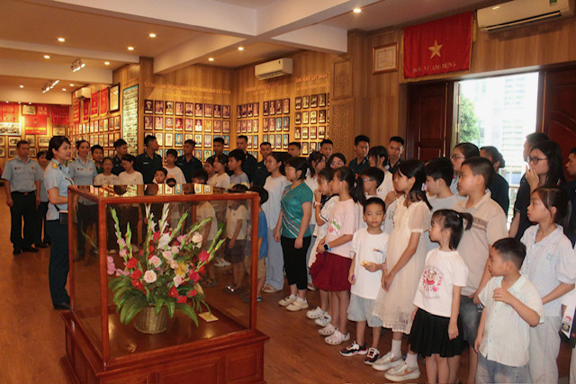Sư đo&agrave;n Ph&ograve;ng kh&ocirc;ng 361 gặp mặt, tuy&ecirc;n dương con c&aacute;n bộ, qu&acirc;n nh&acirc;n đạt th&agrave;nh t&iacute;ch xuất sắc năm học 2025&ndash;2026 - Ảnh 5.