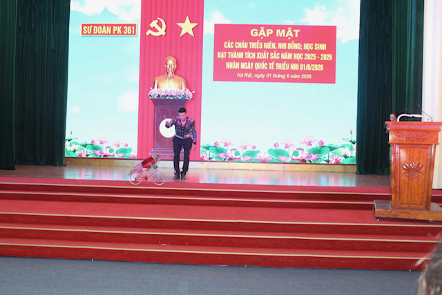 Sư đo&agrave;n Ph&ograve;ng kh&ocirc;ng 361 gặp mặt, tuy&ecirc;n dương con c&aacute;n bộ, qu&acirc;n nh&acirc;n đạt th&agrave;nh t&iacute;ch xuất sắc năm học 2025&ndash;2026 - Ảnh 7.