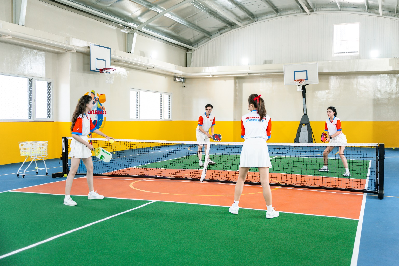 Trường đại học đưa bộ m&ocirc;n Pickleball v&agrave;o giảng dạy gi&aacute;o dục thể chất cho sinh vi&ecirc;n - Ảnh 2.