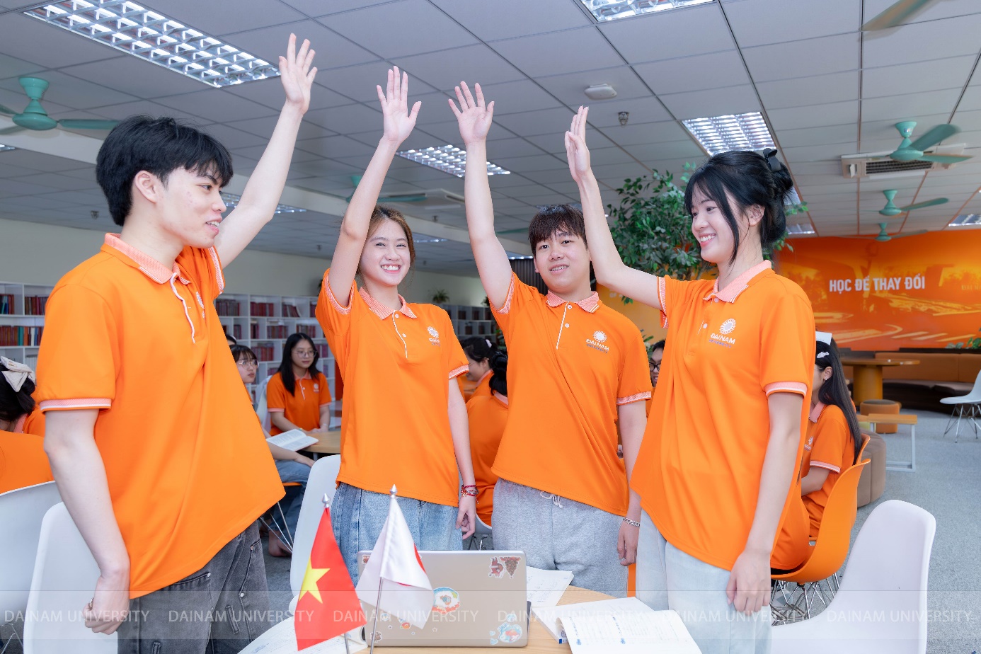 Gi&aacute;o sư Nhật Bản b&agrave;n về tương lai nguồn nh&acirc;n lực tiếng Nhật trong thời đại AI tại Đại học Đại Nam - Ảnh 3.