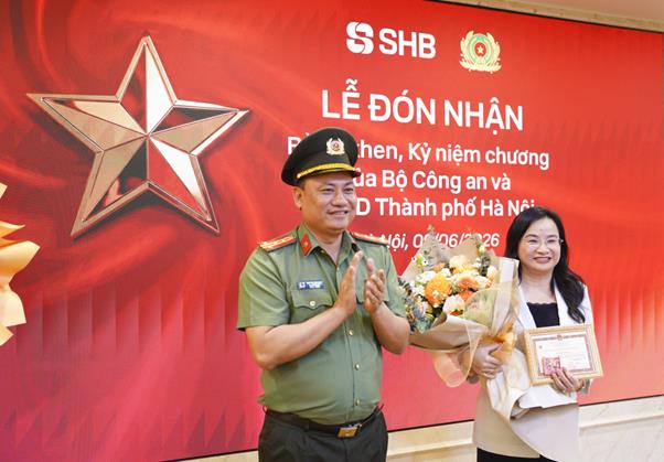 Bộ C&ocirc;ng an tặng bằng khen cho SHB - Ảnh 4.