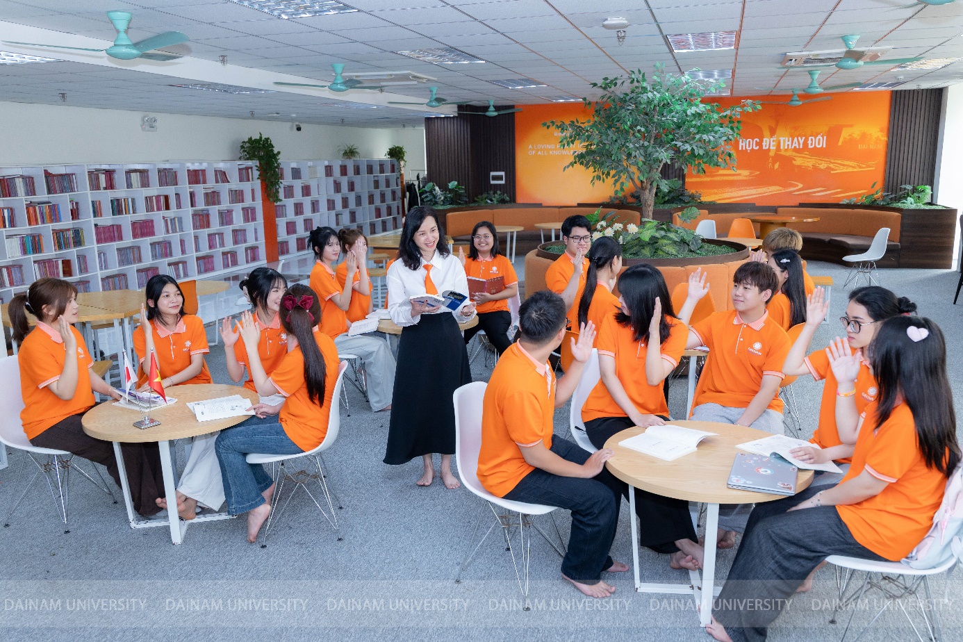 Gi&aacute;o sư Nhật Bản b&agrave;n về tương lai nguồn nh&acirc;n lực tiếng Nhật trong thời đại AI tại Đại học Đại Nam - Ảnh 5.