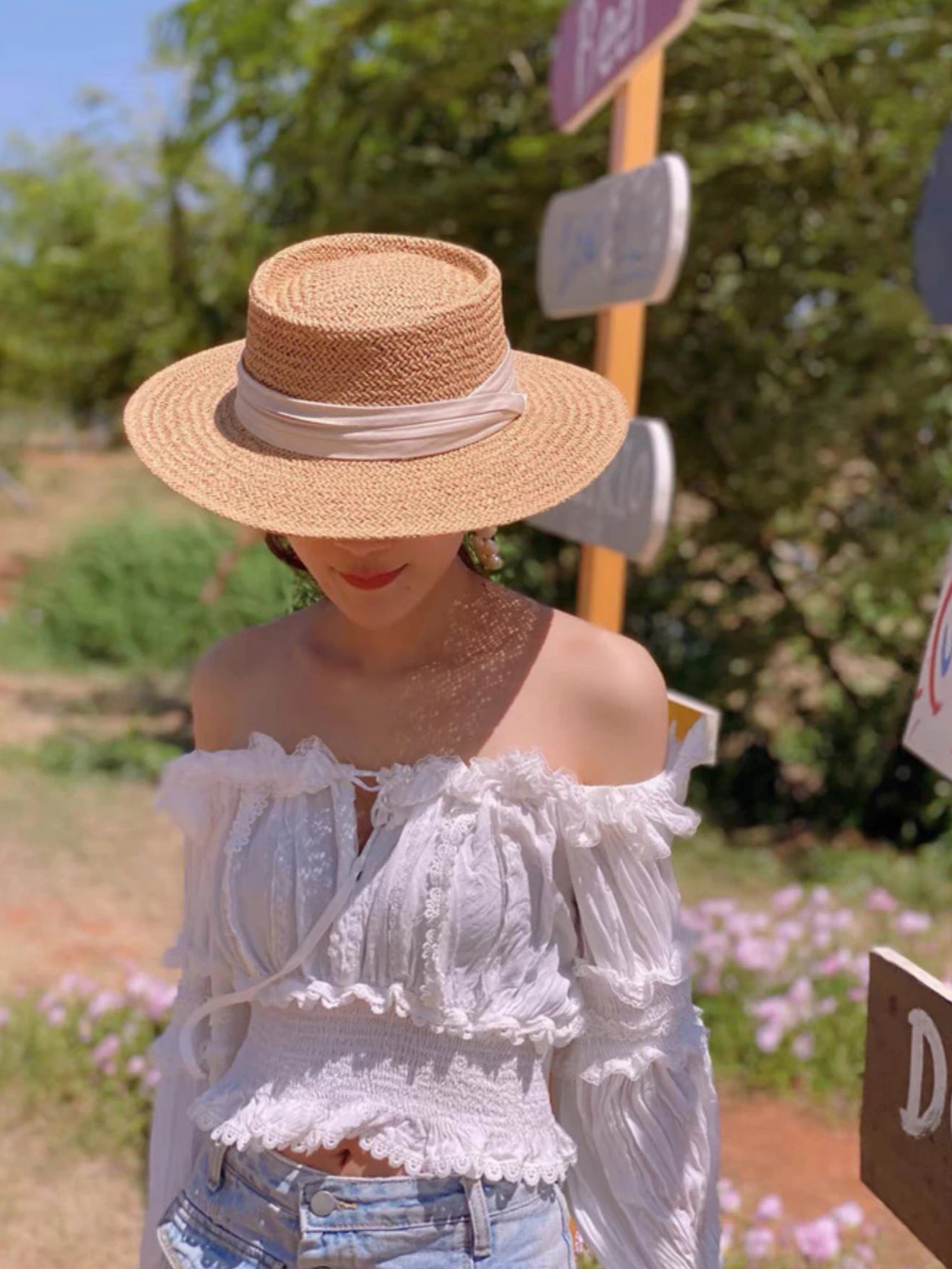 Nữ thần du lịch gọi tên Song Hye Kyo: Outfit đơn giản mà ảnh nào cũng triệu like - Ảnh 11.