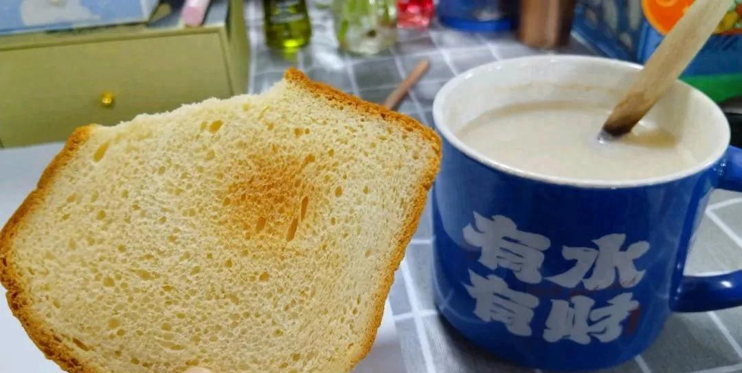 Một ng&agrave;y của người m&ecirc; tiết kiệm: Từ bữa s&aacute;ng 15.000 đồng đến cuốn sổ ghi ch&eacute;p chi ti&ecirc;u trước giờ ngủ- Ảnh 1.