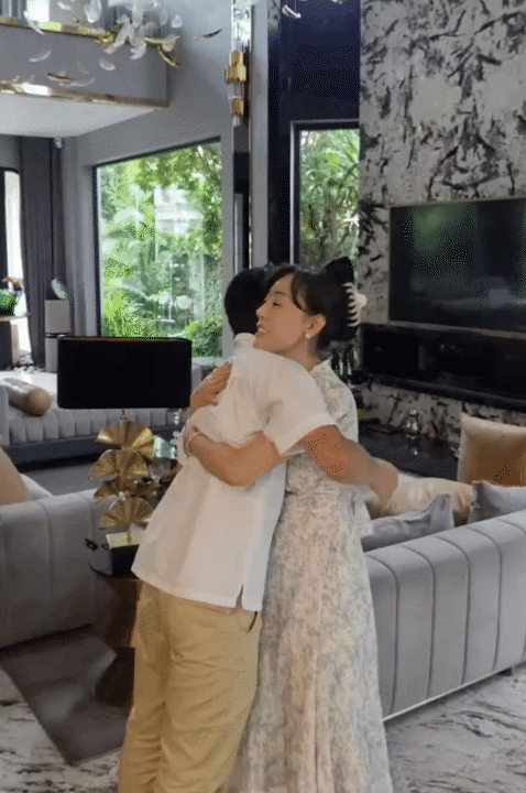 Hotmom Long Biên có giúp việc 24/7 vẫn tự vào bếp, dạy con nấu ăn từ những bước đơn giản nhất- Ảnh 2. Hotmom Long Biên có giúp việc 24/7 vẫn tự vào bếp, dạy con nấu ăn từ những bước đơn giản nhất- Ảnh 2.