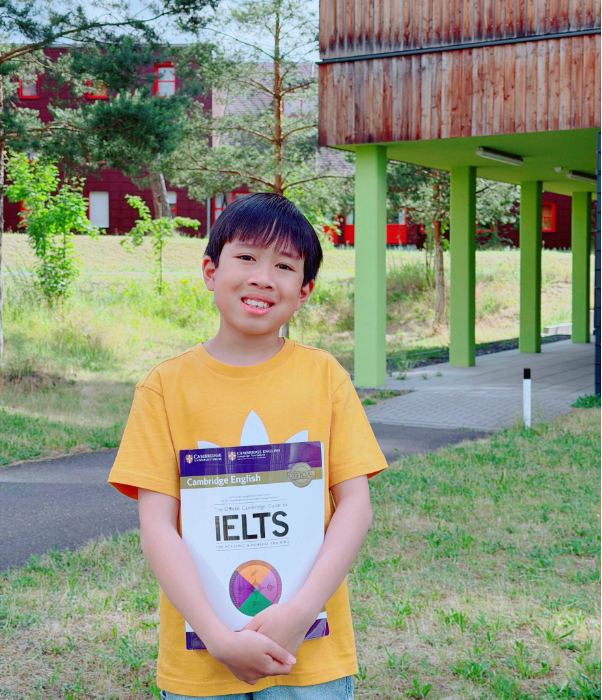 B&eacute; trai đạt IELTS 8.0 ngay từ lớp 4, th&agrave;nh thạo 3 ng&ocirc;n ngữ: Điều g&igrave; đứng sau th&agrave;nh t&iacute;ch hiếm gặp?- Ảnh 2.