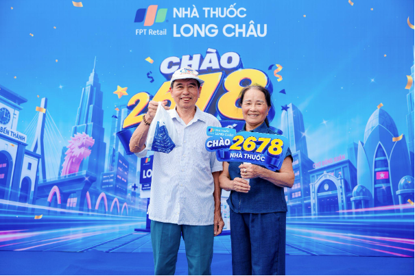 Chạm mốc 2.678 nhà thuốc toàn quốc, Long Châu tiếp tục đưa y tế chất lượng chăm sóc hàng triệu gia đình- Ảnh 2. Chạm mốc 2.678 nhà thuốc toàn quốc, Long Châu tiếp tục đưa y tế chất lượng chăm sóc hàng triệu gia đình- Ảnh 2.
