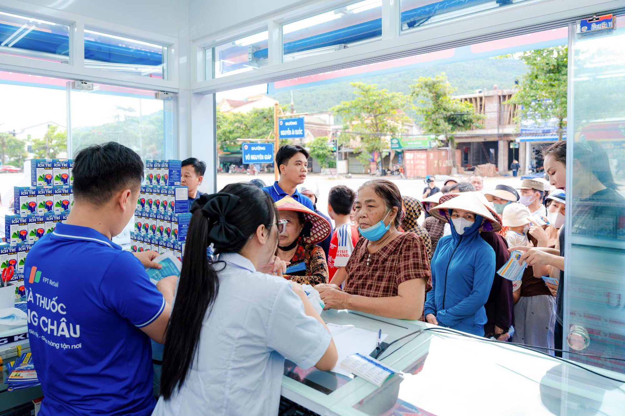 Long Ch&acirc;u mở rộng 2.678 nh&agrave; thuốc khắp cả nước, n&acirc;ng cao tiếp cận chăm s&oacute;c sức khỏe cho h&agrave;ng triệu gia đ&igrave;nh- Ảnh 4.