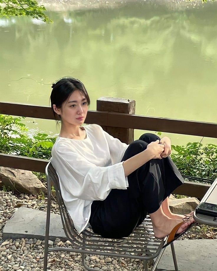 Tôi đã kiệt sức sau gần 2 năm cố gắng sống tối giản: Mỗi lần mua thứ gì cũng thấy có lỗi- Ảnh 1. Tôi đã kiệt sức sau gần 2 năm cố gắng sống tối giản: Mỗi lần mua thứ gì cũng thấy có lỗi- Ảnh 1.