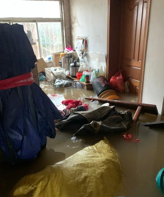 Hối hận ngập tr&agrave;n v&igrave; mua căn hộ tầng 1 c&oacute; s&acirc;n ri&ecirc;ng: Chỉ sau 6 th&aacute;ng đ&atilde; phải b&aacute;n lỗ, b&agrave;i học đắt gi&aacute; từ giấc mơ &ldquo;nh&agrave; vườn giữa phố&rdquo;- Ảnh 4.