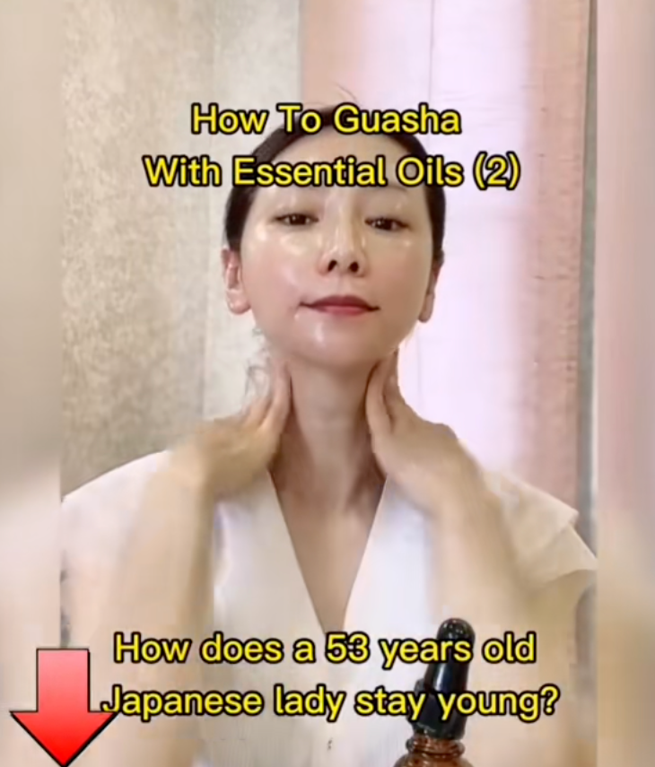 L&agrave;n da tuổi U60 vẫn căng b&oacute;ng, hồng h&agrave;o: Người phụ nữ Nhật Bản duy tr&igrave; một "chi&ecirc;u" n&acirc;ng cơ đơn giản suốt h&agrave;ng chục năm - Ảnh 11.