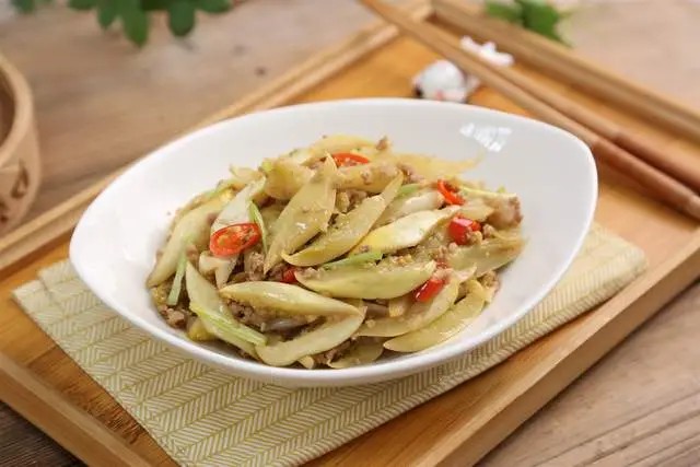 Món ăn được nấu từ nguyên liệu này chỉ cần xào sơ qua thôi mà ai thử là cứ gắp liên tục, càng ăn càng thấy ngon- Ảnh 7. Món ăn được nấu từ nguyên liệu này chỉ cần xào sơ qua thôi mà ai thử là cứ gắp liên tục, càng ăn càng thấy ngon- Ảnh 7.