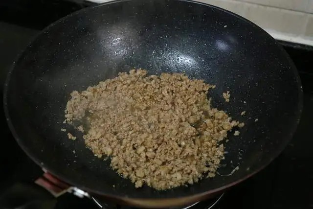 Món ăn được nấu từ nguyên liệu này chỉ cần xào sơ qua thôi mà ai thử là cứ gắp liên tục, càng ăn càng thấy ngon- Ảnh 4. Món ăn được nấu từ nguyên liệu này chỉ cần xào sơ qua thôi mà ai thử là cứ gắp liên tục, càng ăn càng thấy ngon- Ảnh 4.