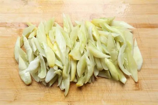 Món ăn được nấu từ nguyên liệu này chỉ cần xào sơ qua thôi mà ai thử là cứ gắp liên tục, càng ăn càng thấy ngon- Ảnh 1. Món ăn được nấu từ nguyên liệu này chỉ cần xào sơ qua thôi mà ai thử là cứ gắp liên tục, càng ăn càng thấy ngon- Ảnh 1.