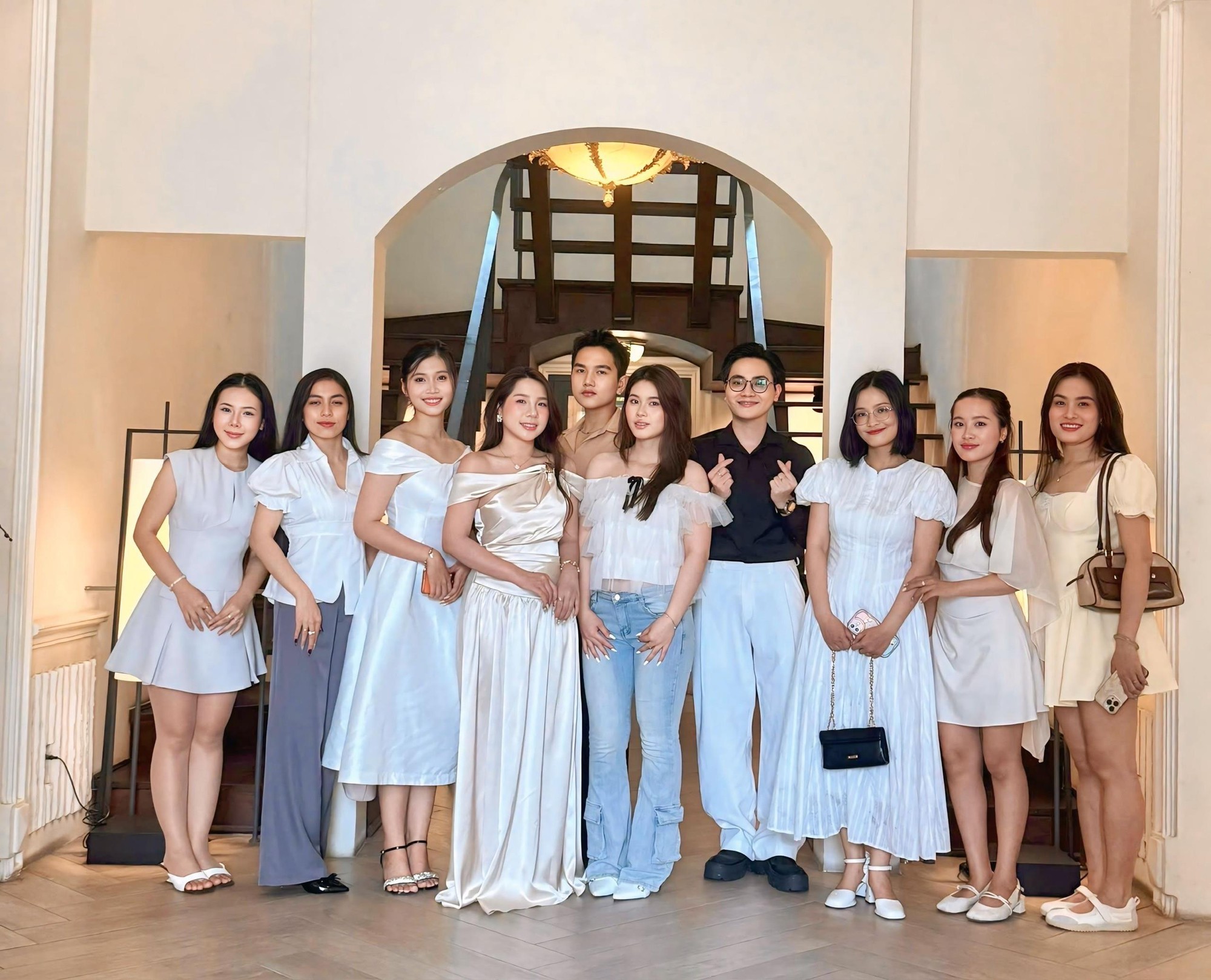 Ch&aacute;n c&agrave; ph&ecirc; x&ocirc; bồ, giới trẻ TP.HCM rủ nhau đổi gi&oacute; check in một nơi lạ m&agrave; quen - Ảnh 2.