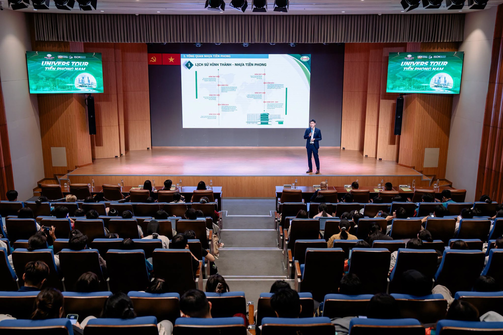 Univers Tour Tiền Phong Nam kết nối sinh vi&ecirc;n TPHCM với xu hướng ph&aacute;t triển bền vững - Ảnh 2.