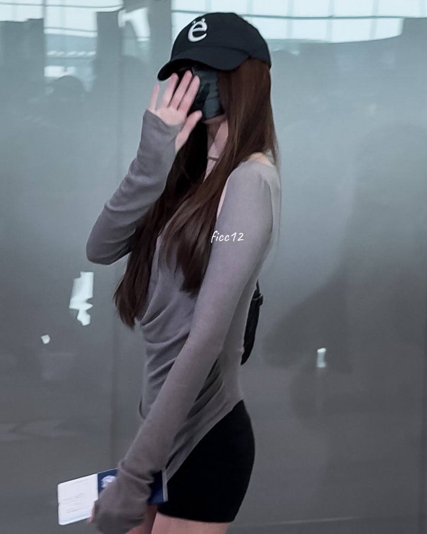 Công chúa Kpop nhận 2 từ sau ồn ào chảnh chọe- Ảnh 4. Công chúa Kpop nhận 2 từ sau ồn ào chảnh chọe- Ảnh 4.