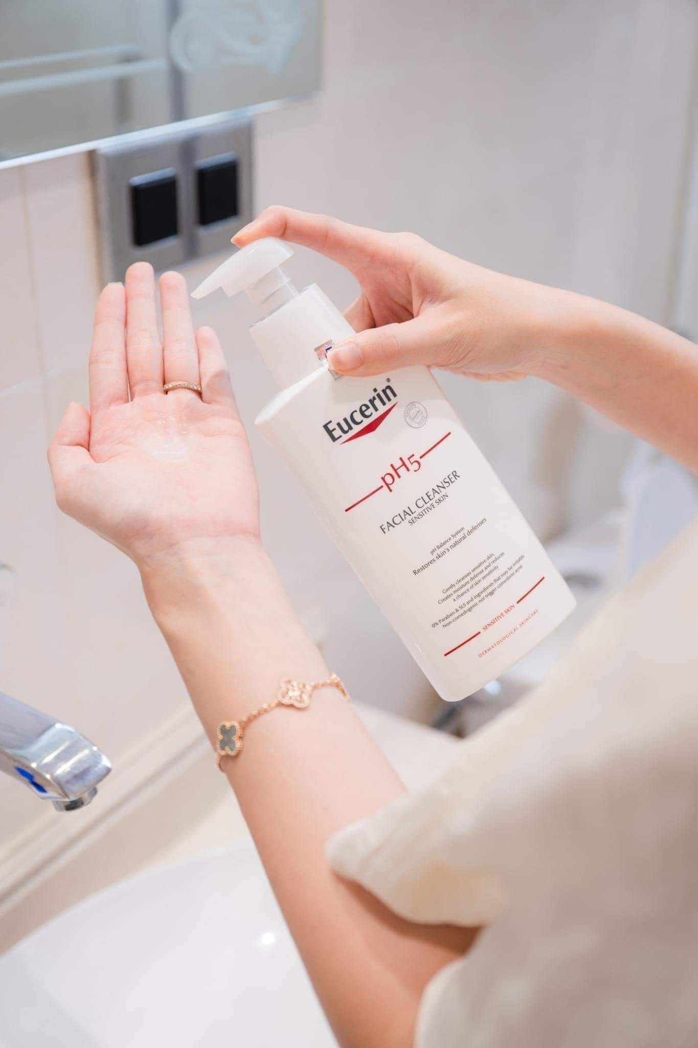 Bác sĩ da liễu chỉ ra cách rửa mặt giúp da đẹp lên thấy rõ chỉ sau 30 giây- Ảnh 6. Bác sĩ da liễu chỉ ra cách rửa mặt giúp da đẹp lên thấy rõ chỉ sau 30 giây- Ảnh 6.