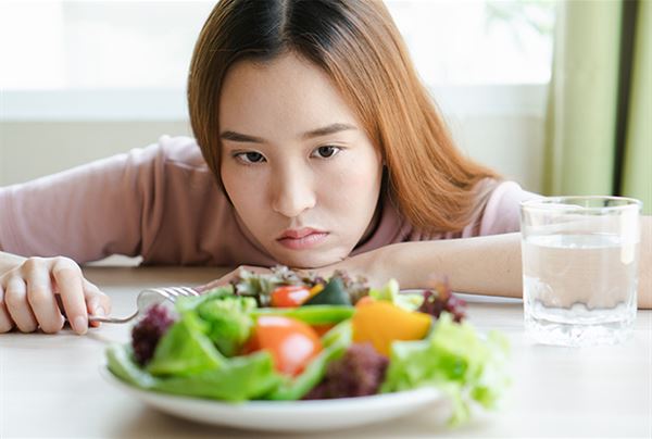 Nhiều người uống nước đá, trà sữa để giải nhiệt nhưng không biết cơ thể đang cần thứ khác: 7 loại rau bán đầy chợ Việt này mới nên ăn- Ảnh 1. Nhiều người uống nước đá, trà sữa để giải nhiệt nhưng không biết cơ thể đang cần thứ khác: 7 loại rau bán đầy chợ Việt này mới nên ăn- Ảnh 1.