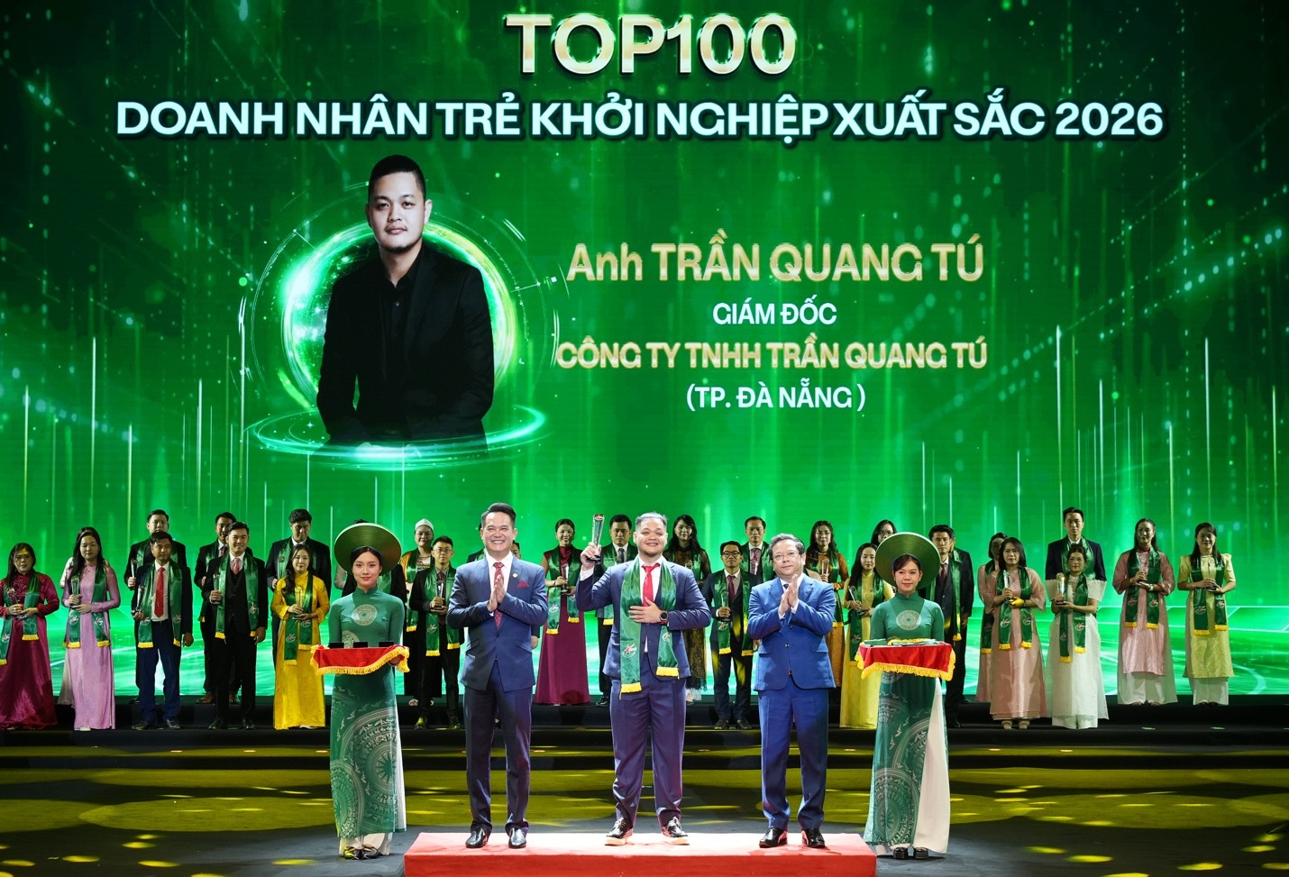Doanh nh&acirc;n trẻ Trần Quang T&uacute;: Ki&ecirc;n tr&igrave; tạo dấu ấn từ ng&agrave;nh sản xuất đồng phục- Ảnh 2.