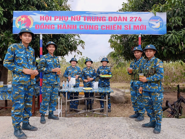 &ldquo;N&acirc;ng bước em đến trường&rdquo; h&agrave;nh tr&igrave;nh chắp c&aacute;nh ước mơ của những người l&iacute;nh canh trời - Ảnh 1.
