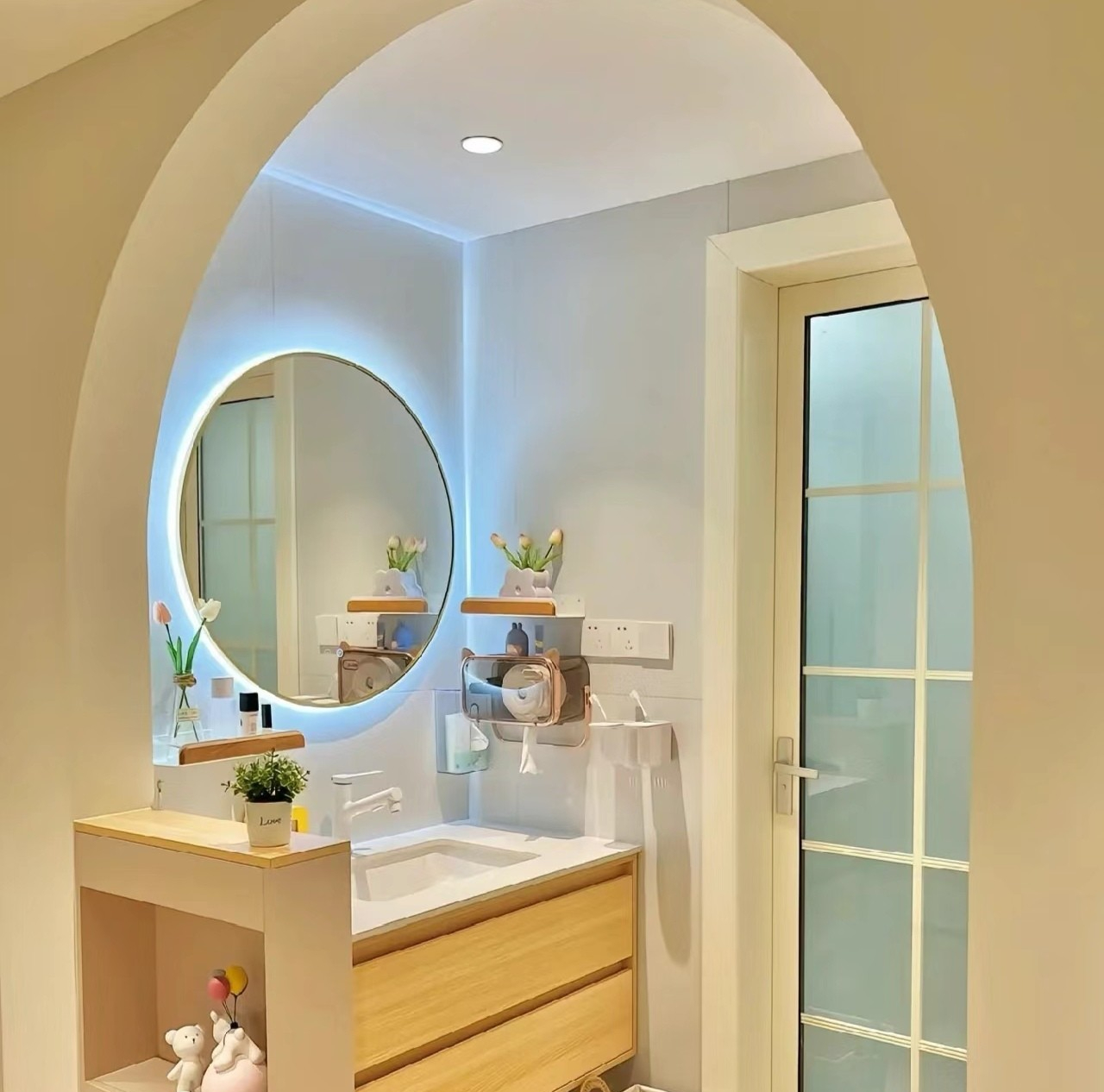 Vợ t&ocirc;i nhất quyết chuyển chậu rửa mặt ra ngo&agrave;i ph&ograve;ng tắm, đến khi dọn v&agrave;o ở mới thấy đ&acirc;y l&agrave; quyết định s&aacute;ng suốt nhất khi l&agrave;m nh&agrave; - Ảnh 2.