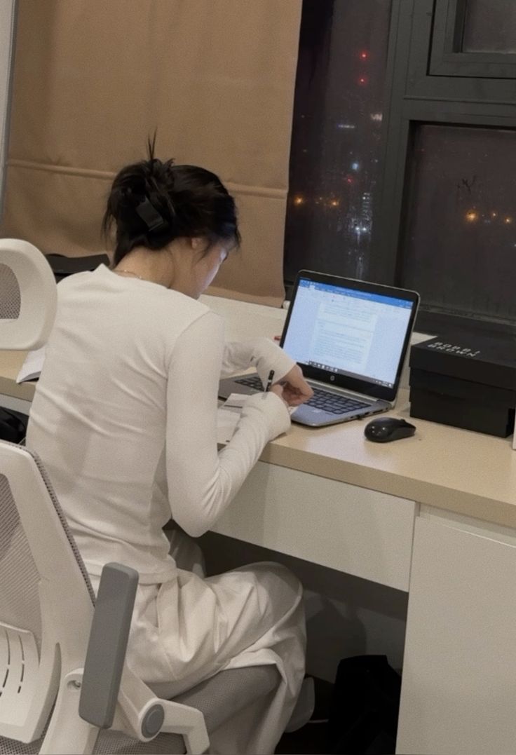 Từ 9 giờ tối đến nửa đêm, nhiều mẹ văn phòng kiếm thêm 3-10 triệu đồng/tháng nhờ 3 công việc này - Ảnh 1.