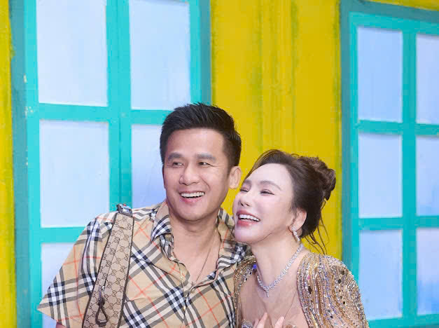 Ph&ograve;ng kh&aacute;ch 3 thế hệ v&agrave; những m&agrave;n biểu diễn c&oacute; 1-0-2 tại Nh&agrave; h&aacute;t Hồ Gươm - Ảnh 5.