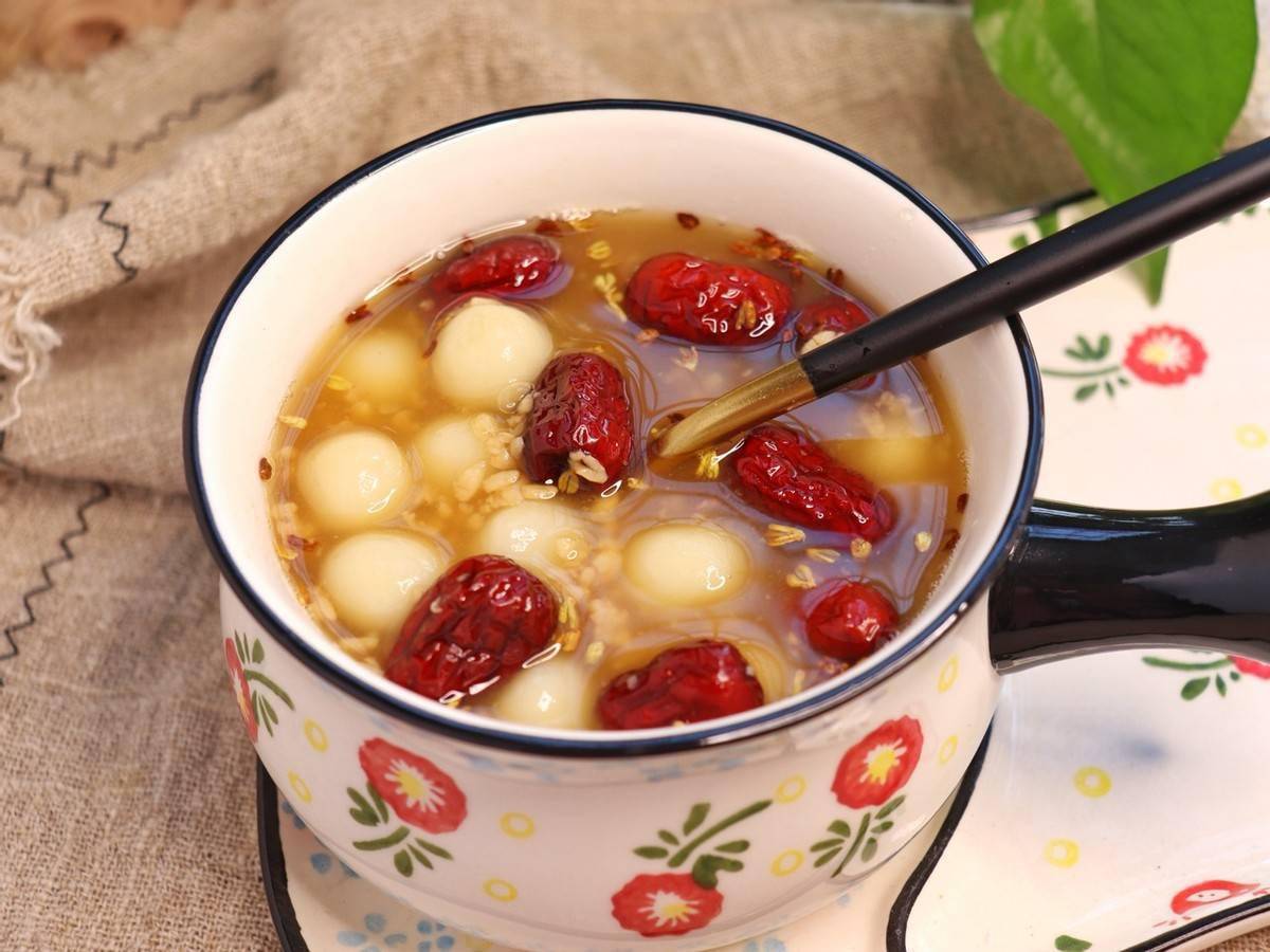 Da xỉn màu và tuần hoàn máu kém? Hãy thử ngay 4 ăn nấu cực đơn giản này để bổ khí huyết, giúp làn da trắng hồng - Ảnh 2.