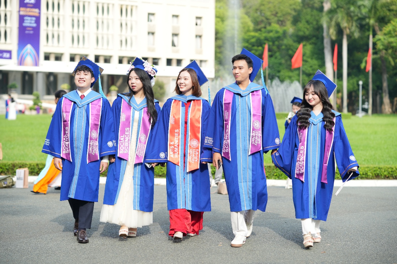 "Xin cảm ơn bố mẹ" v&agrave; khoảnh khắc khiến cả hội trường Lễ Tốt nghiệp Fulbright 2026 lặng đi đầy x&uacute;c động!- Ảnh 2.