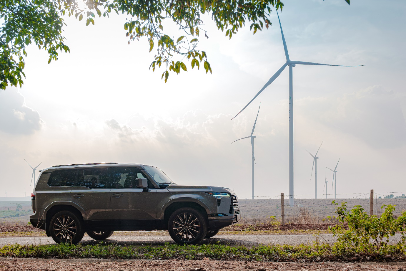 Ph&iacute;a sau v&ocirc; lăng Lexus GX: Từ quen ngồi ghế sau lại muốn tự l&aacute;i kh&ocirc;ng ngừng - Ảnh 1.