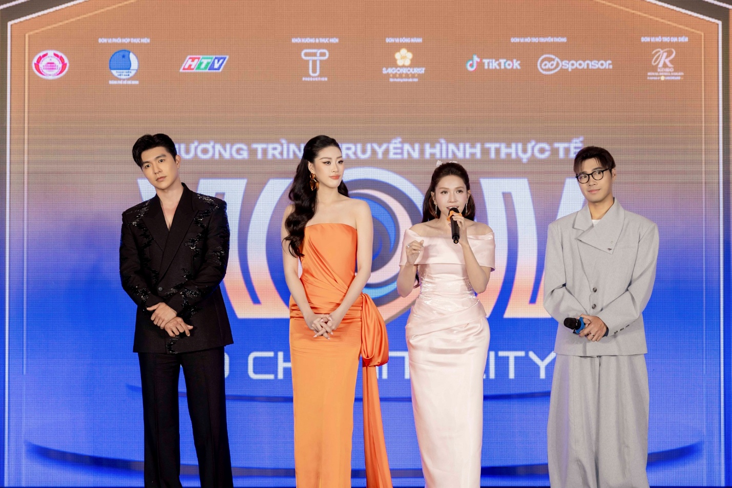 D&agrave;n cast to&agrave;n những t&ecirc;n tuổi cực hot khiến show thực tế n&agrave;y đang viral rần rần c&otilde;i mạng- Ảnh 1.